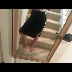 Sporty midi skirt with white side detail